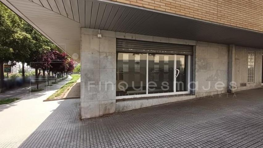 Local comercial en venta en Terrassa, Vallès Occidental photo 0