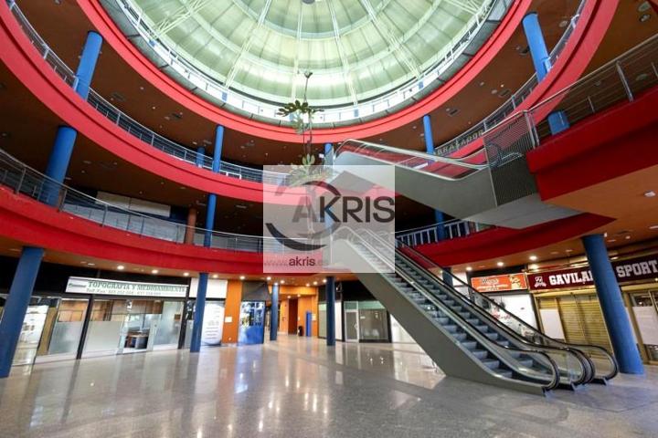 Local comercial en venta en Toledo, Calle Viena, 45003 photo 0