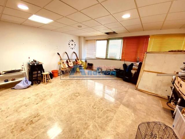 Local comercial en venta en Oliva, Oliva Pueblo photo 0