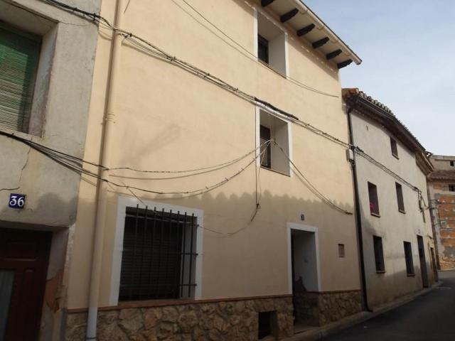Casas de pueblo en venta en Monreal del Campo, Aragon photo 0