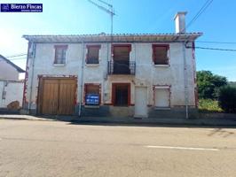 Casa con terreno en venta en Gradefes, Gradefes photo 0