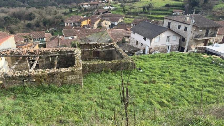 Casa con terreno en venta en Barbadás, O pineiral photo 0