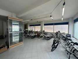 Local comercial en venta en Avilés, Avilés photo 0