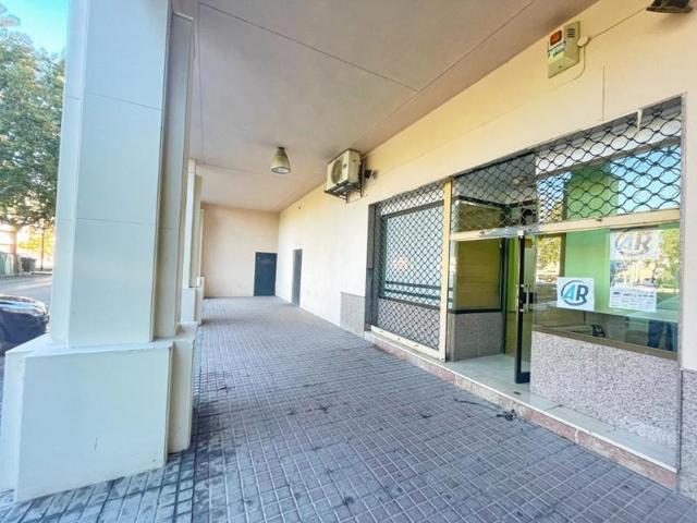 Local comercial en venta en Andújar photo 0