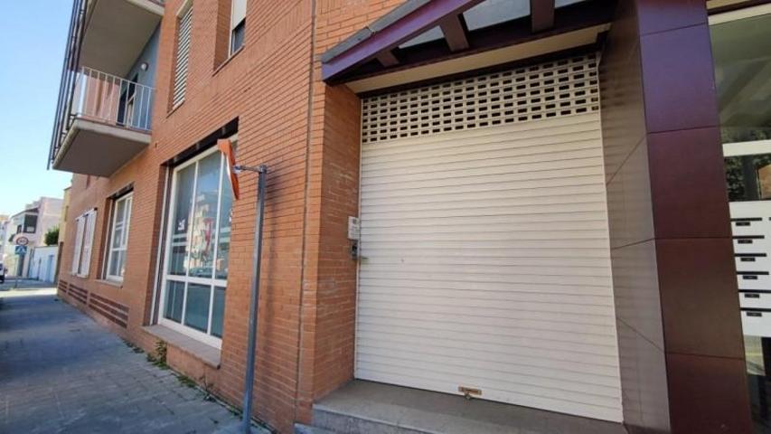 Local comercial en venta en Figueres, Parc Bosc-Castell photo 0