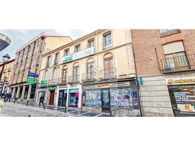Local comercial en venta en Ávila, Centro photo 0