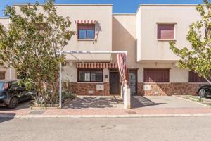 Casa en venta en Tres Villas, Dona maria photo 0