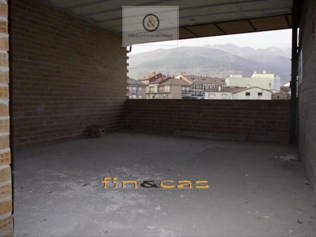 Casa en venta en Candeleda photo 0