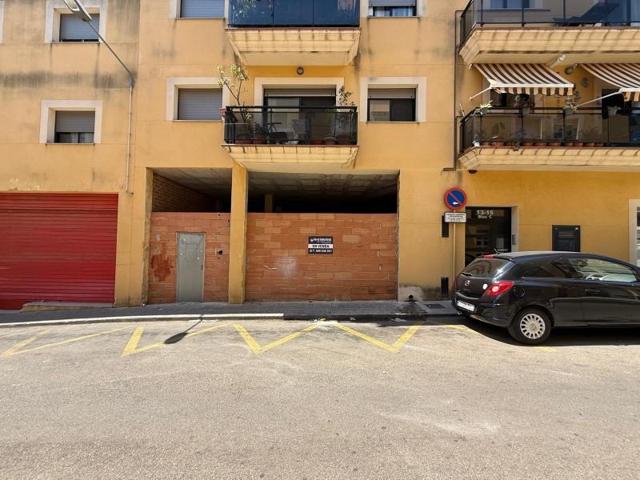 Local comercial en venta en Creixell, Playa creixell photo 0