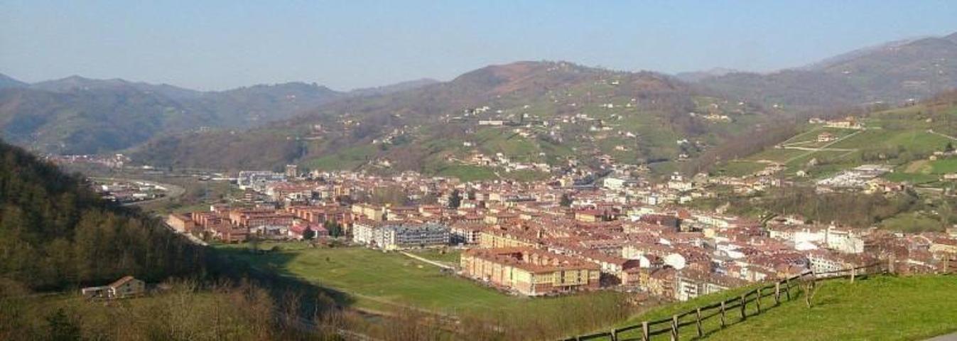Edificio en venta en Laviana, Pola de Laviana photo 0