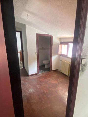 Adosada en venta en Oviedo photo 0