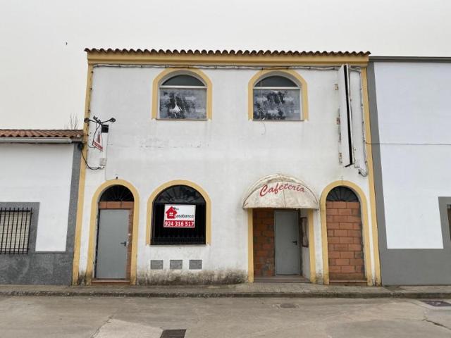 Local comercial en venta en Burguillos del Cerro photo 0