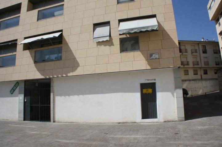 Local comercial en venta en Plasencia, Centrica photo 0