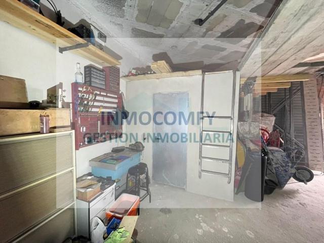 Local comercial en venta en La Bisbal d'Empordà photo 0