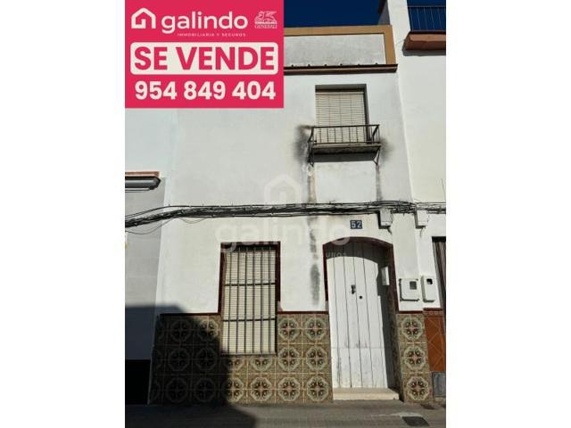 Casa en venta en Paradas photo 0