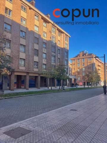 Local comercial en venta en Oviedo, Oviedo photo 0