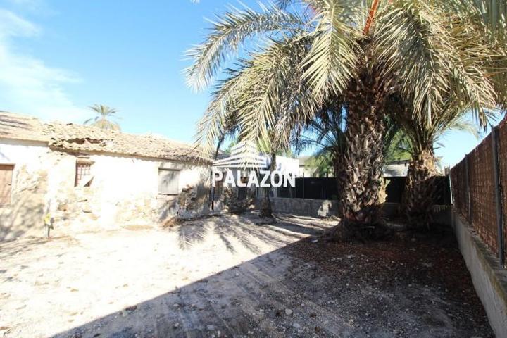 Casa con terreno en venta en Catral photo 0