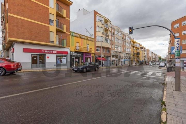 Local comercial en venta en Badajoz, San Roque photo 0