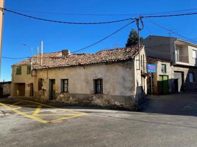 Chalet en venta en Tabanera del Monte, Calle de la Fuente, 40194 photo 0