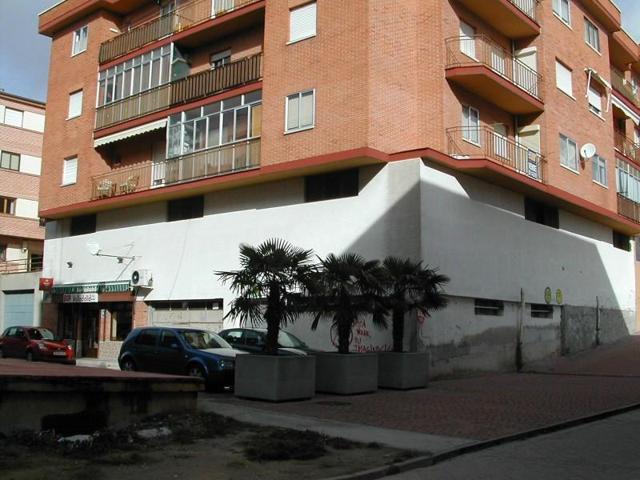 Local comercial en venta en Cuéllar, Centro photo 0