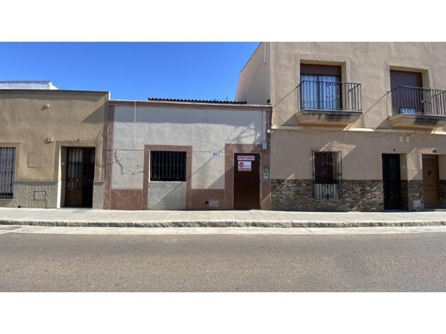 Casas de pueblo en venta en Montijo photo 0