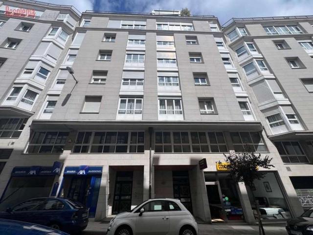 Local comercial en venta en Lugo photo 0