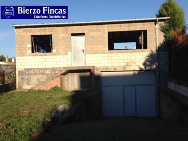 Casa con terreno en venta en Castropodame, Almazcara photo 0