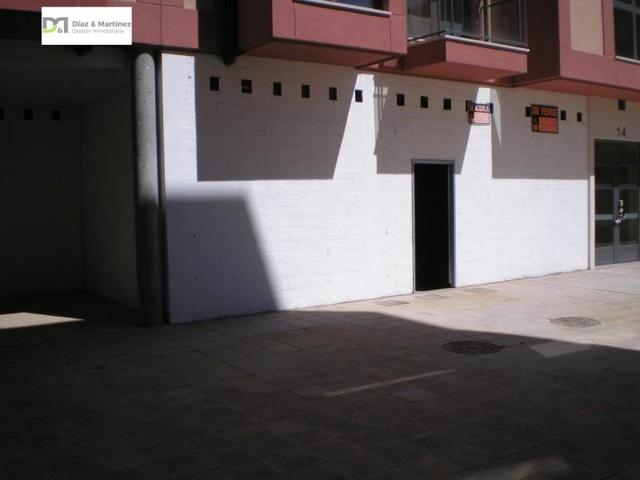 Local comercial en venta en León, Puente Castro photo 0