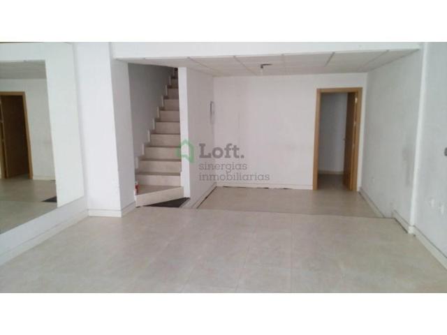 Local comercial en venta en Badajoz photo 0
