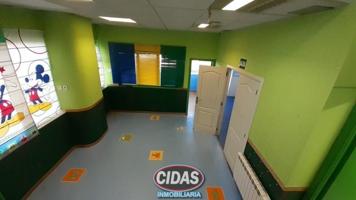 Local comercial en venta en Oviedo, Oviedo photo 0