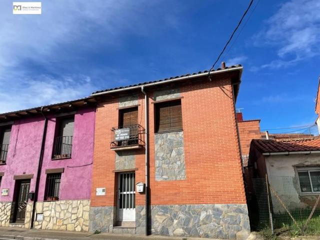 Casa en venta en León, Armunia photo 0