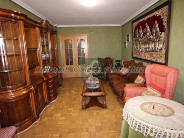 Piso en venta en Benavente photo 0