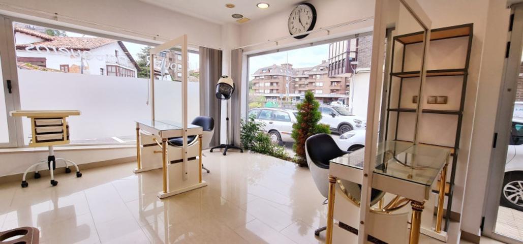 Local comercial en venta en Reocín photo 0