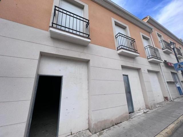 Local comercial en venta en Ontígola, Calle Mayor, 45340 photo 0