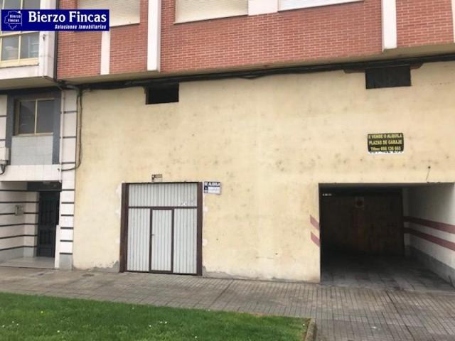 Local comercial en venta en Ponferrada, Centro photo 0