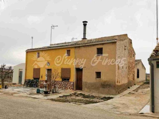 Casa con terreno en venta en Yecla photo 0