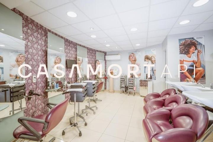 Local comercial en venta en Torroella de Montgrí, Casco photo 0