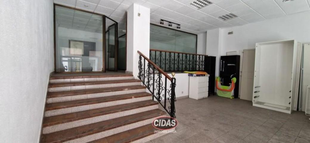 Local comercial en venta en Oviedo, Oviedo photo 0