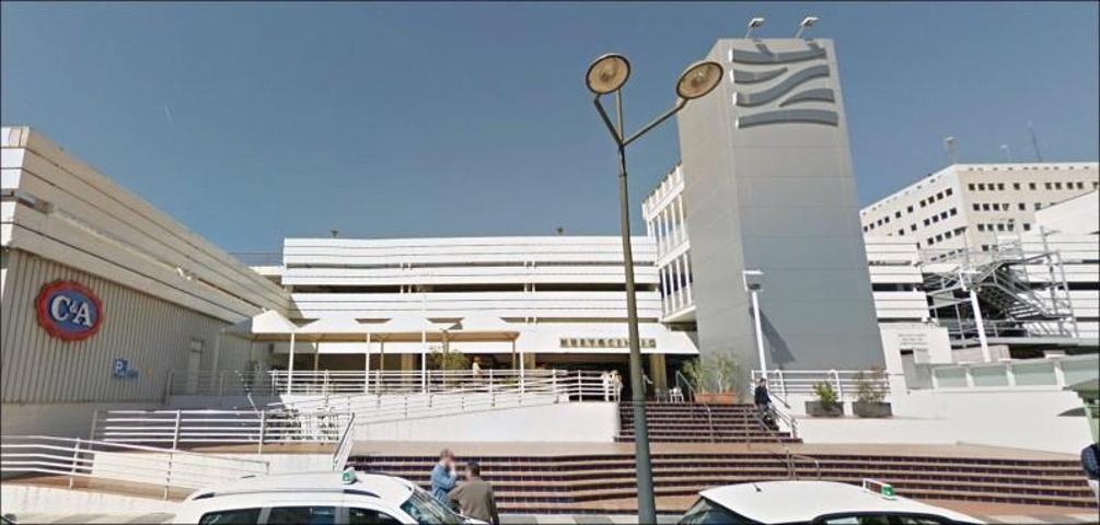 Local comercial en venta en Valencia, La Petxina photo 0