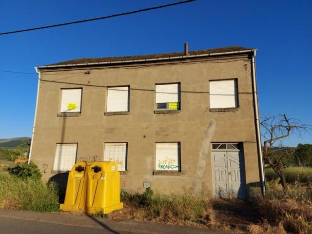 Casa en venta en Castropodame, Almazcara photo 0