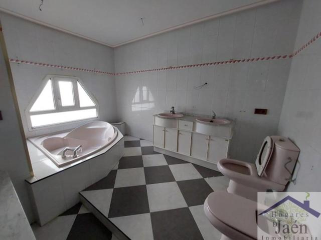 Piso en venta en Begíjar, Begijar photo 0