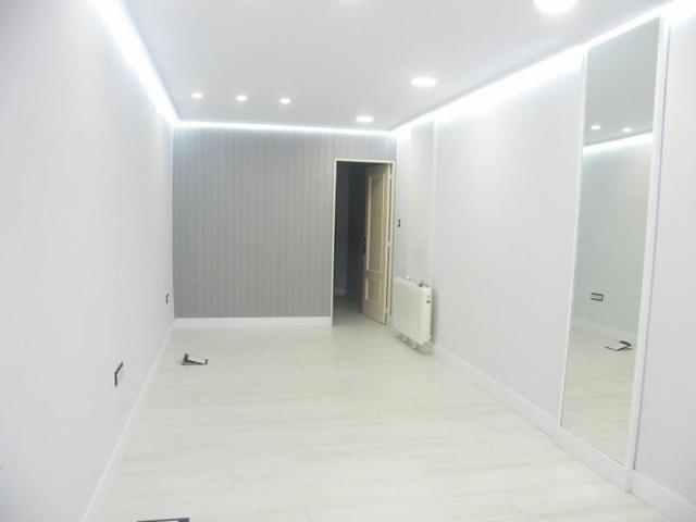 Local comercial en venta en Torrelavega, Centro photo 0