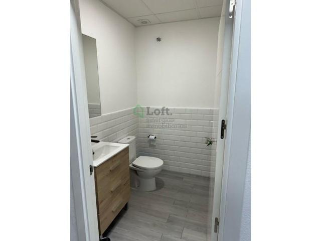 Local comercial en venta en Badajoz photo 0