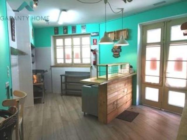 Local comercial en venta en Laredo, Casco antiguo photo 0