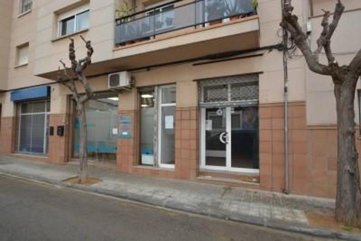 Local comercial en venta en Piera, Piera photo 0