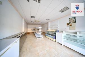 Local comercial en venta en Vegas del Genil, Ambroz photo 0