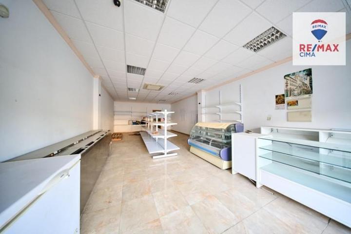 Local comercial en venta en Vegas del Genil, Ambroz photo 0