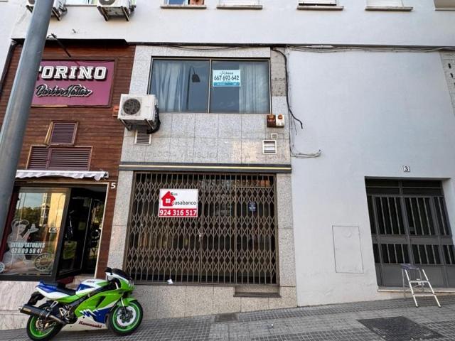 Local comercial en venta en Badajoz, Suerte de Saavedra photo 0