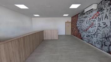 Local comercial en venta en Pilas, Andalucia photo 0