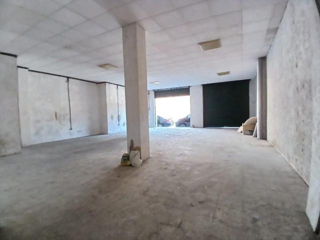 Local comercial en venta en Vilafranca del Penedès photo 0